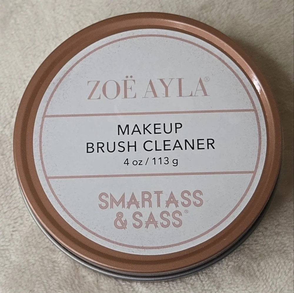 Zoe Ayla Bye B*tch Makeup Brush Cleaner + 2 Reusable Cotton Pads.